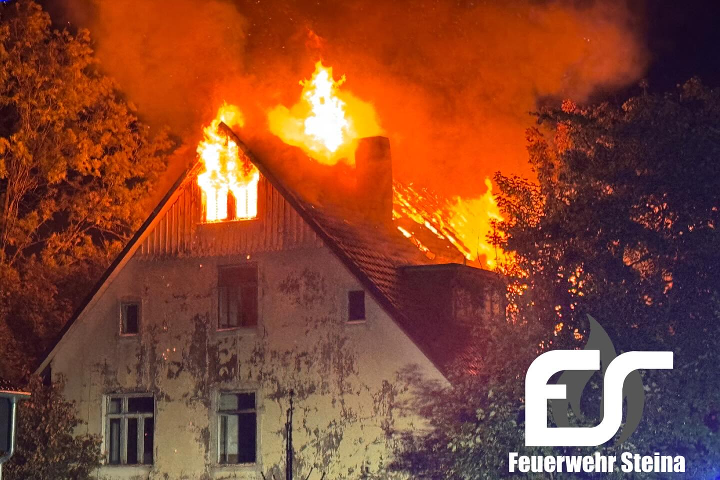 Mehr über den Artikel erfahren #9/2025 – Dachstuhlbrand am Warteberg